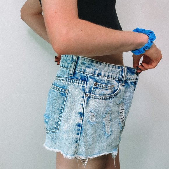 Forever21 Distressed Light Wash High Waisted Shorts - Picture 5 of 8